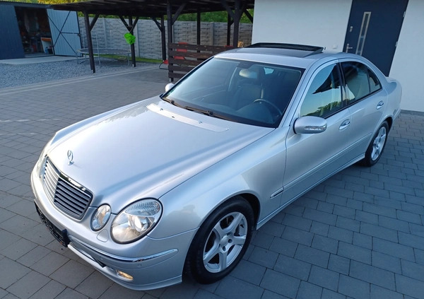 Mercedes-Benz Klasa E cena 25999 przebieg: 201650, rok produkcji 2005 z Radom małe 172